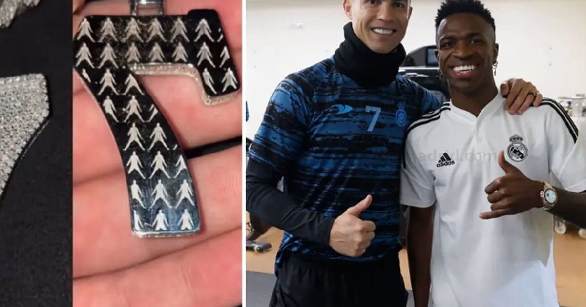 Vinicius Jr Memuji Ronaldo dengan Aksesori Unik
