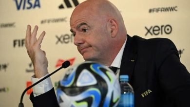 Gianni Infantino Beraksi di Stadion Cowboys