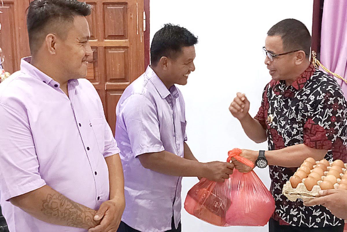 Bantuan Paket Sembako di Tanjung Sidupa