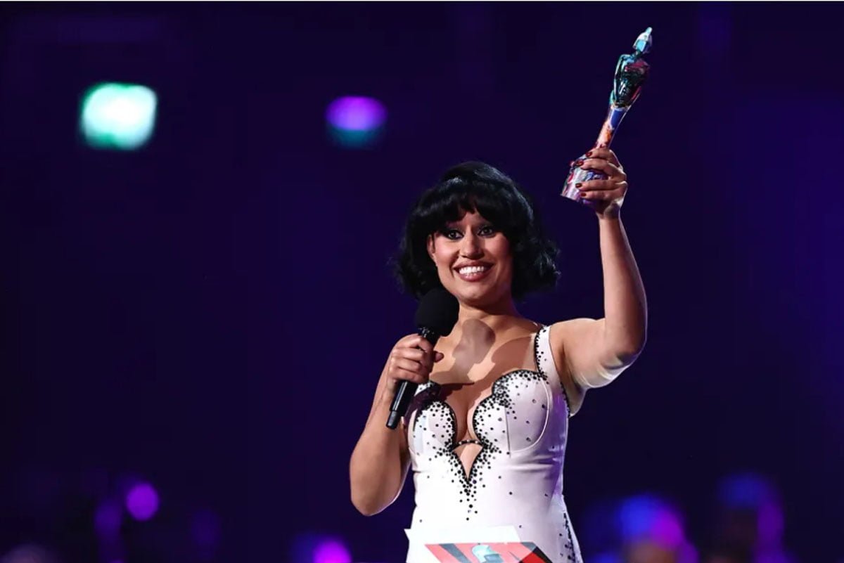 RAYE Raih Penghargaan di Brit Awards 2024