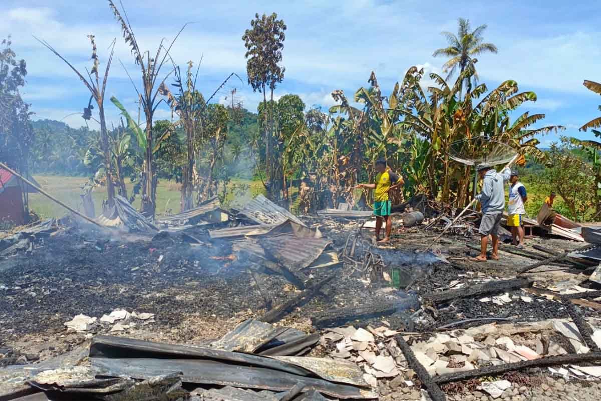 Rumah Hangus di Desa Suka Makmur