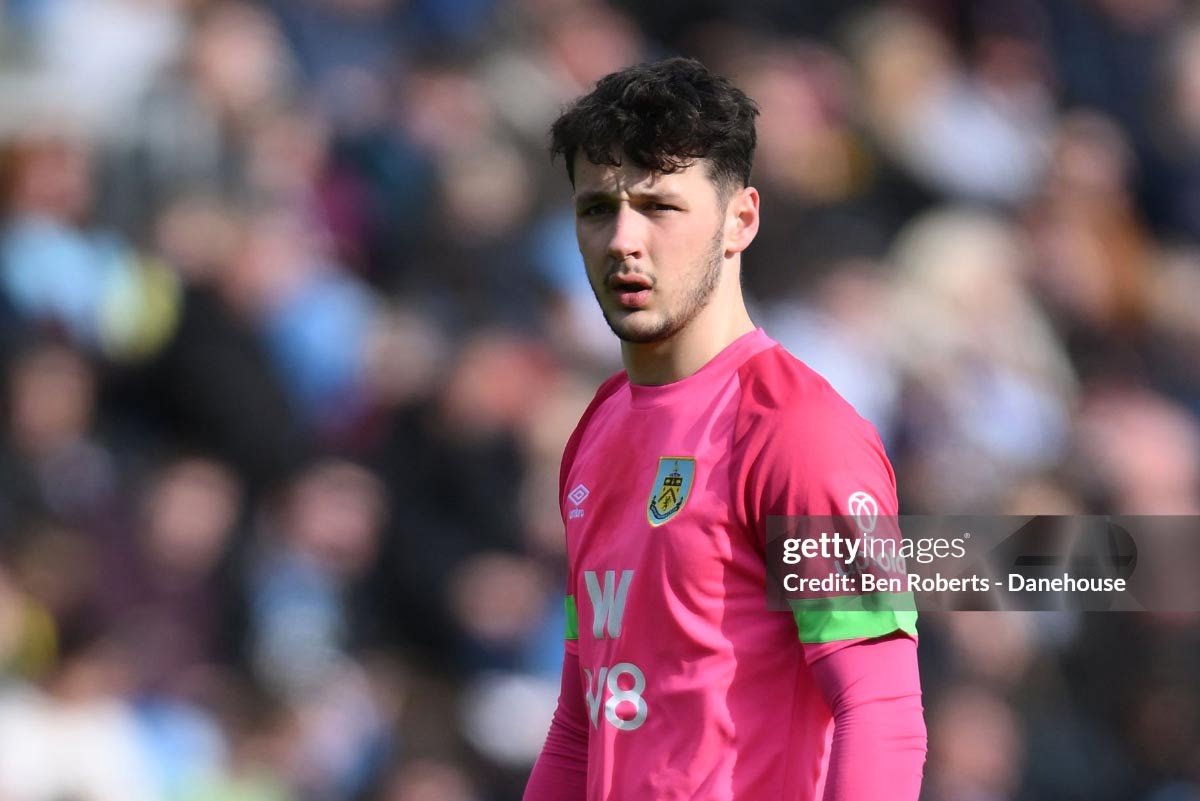 Kiper Muda Burnley James Trafford