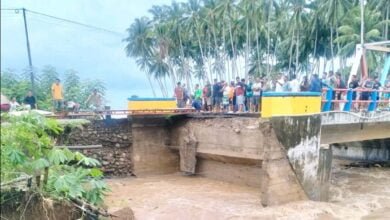 Jembatan Desa Monano Terputus