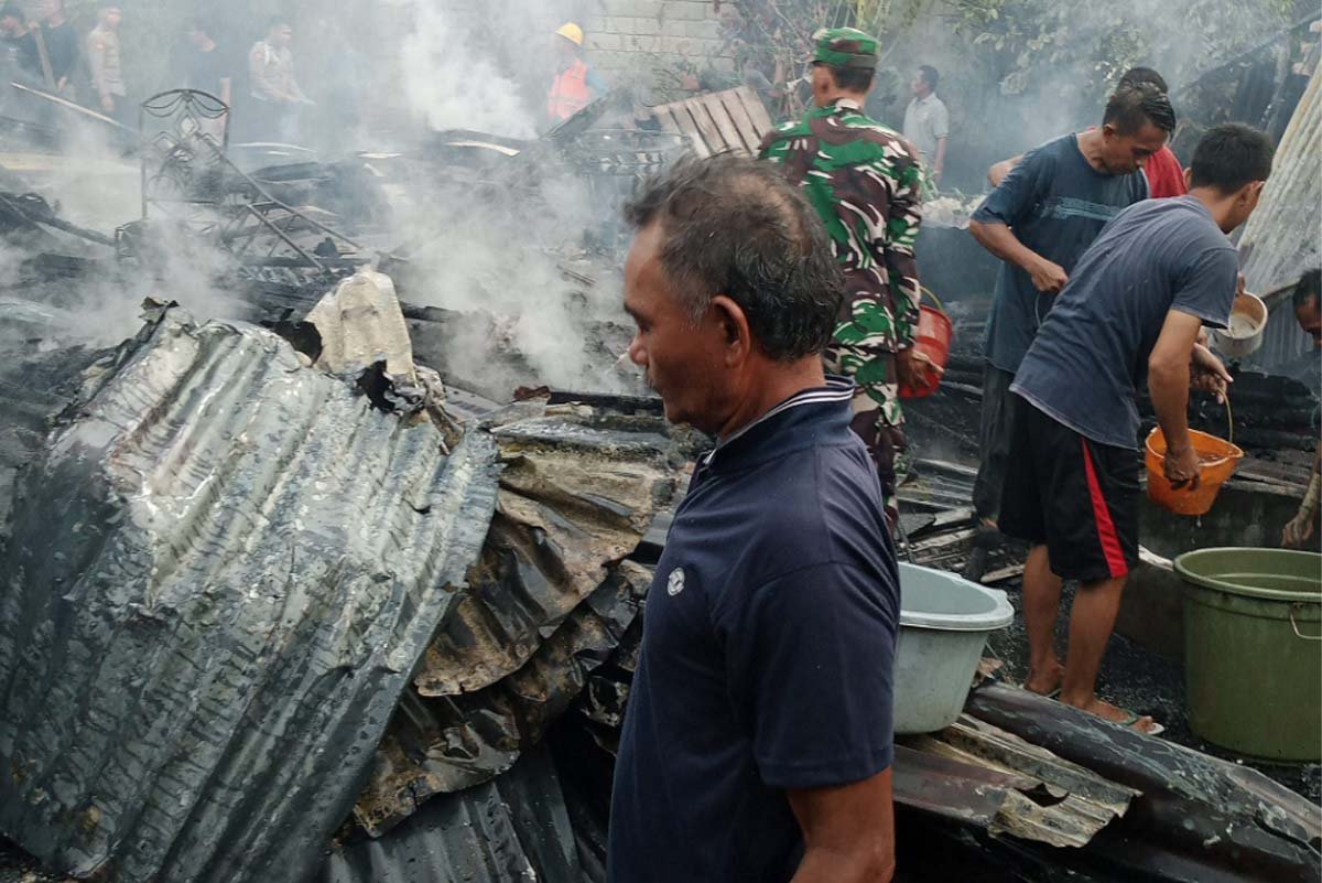 Si Jago Merah Hanguskan Rumah Tenri Mapasiapa