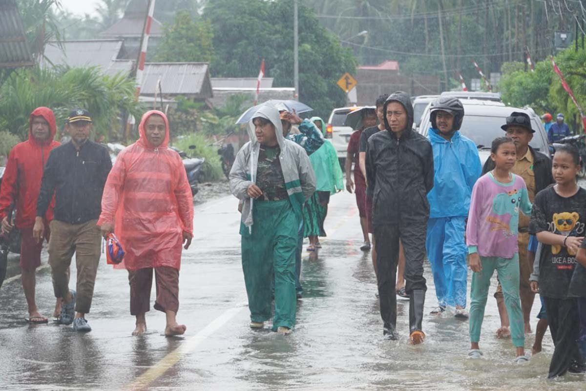 Bupati Bolsel Turun Langsung Tinjau Banjir