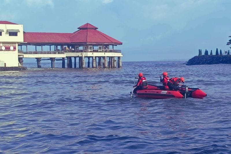 Pencarian Korban di Pantai Bahu Mall