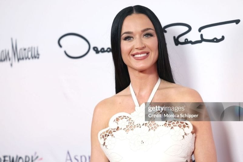 Katy Perry Terbang ke Luar Angkasa