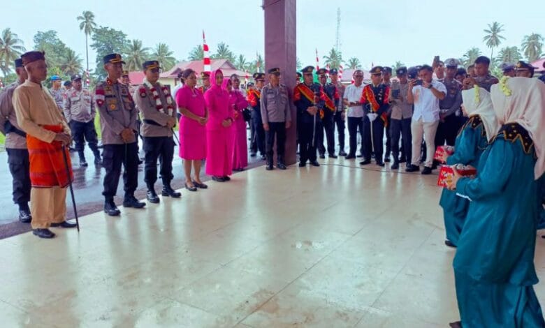 Polres Boltim Sambut Kapolres Golfried Hasiholan