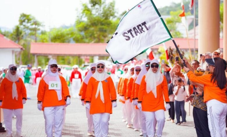 lomba gerak jalan PKK Bolmong
