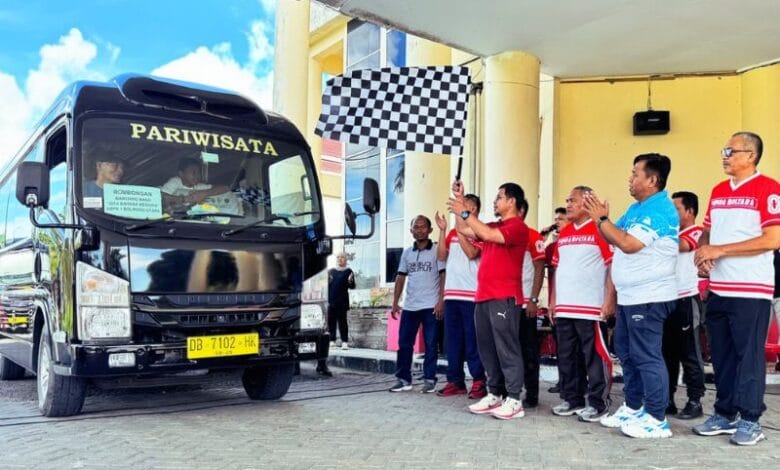 Bupati Boltara lepas kontingen marching band
