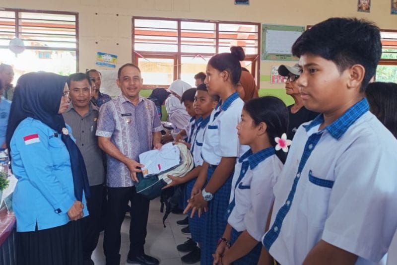 Bantuan perlengkapan sekolah Bolmong