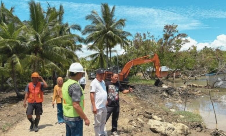 Pembangunan tanggul Buyat Tengah