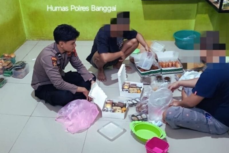 Pembagian takjil Ramadan Polres Banggai